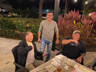 230008 (4) Warren Paco and Tama